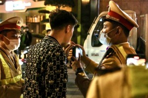 Xử lý nghiêm hành vi chống đối khi yêu cầu kiểm tra nồng độ cồn