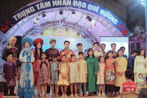 CHƯƠNG TRÌNH “TIẾP SỨC CHO EM ĐẾN TRƯỜNG” CÙNG “NGƯỜI MẸ TRĂM CON” HUỲNH TIỂU HƯƠNG