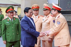 Thủ tướng: Cảnh sát giao thông cần chuyển trạng thái, tăng cường hướng dẫn, giúp đỡ người dân