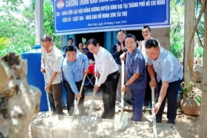Bến Tre: Hai viện nghiên cứu xây dựng nhà tình thương cho hộ gia đình khó khăn